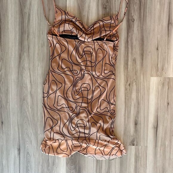 Pretty little thing dress tan and black abstract print 12 - Picture 2 of 7